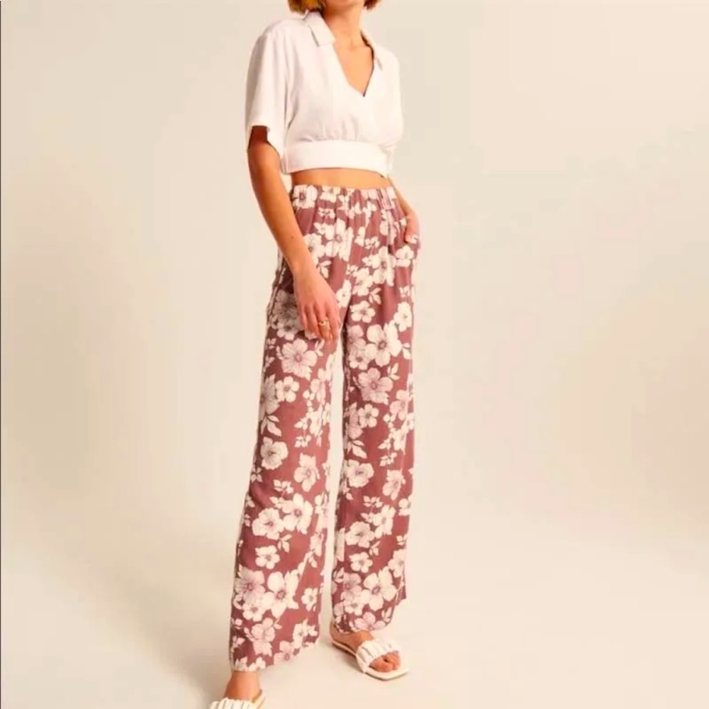 Abercrombie & Fitch wide leg flower pant